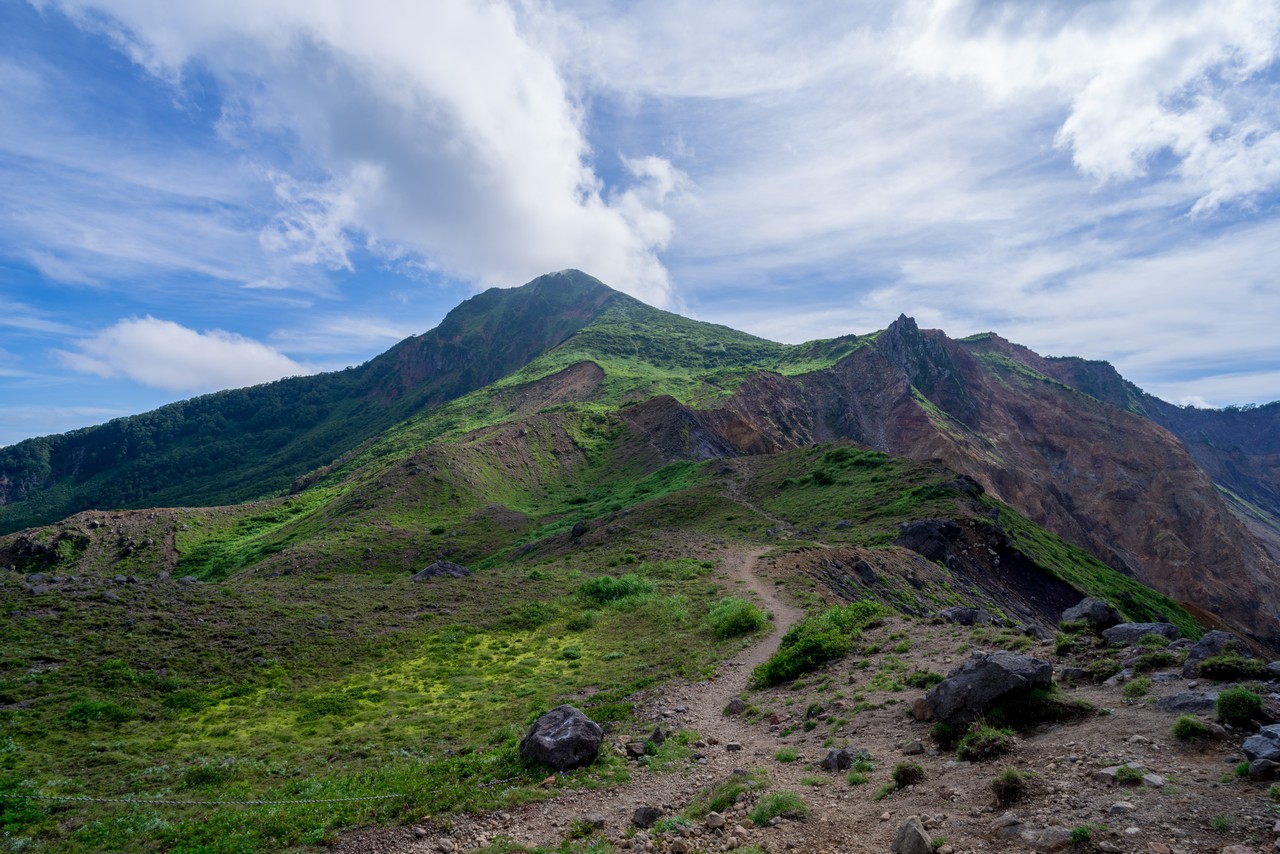 噴気孔分岐から見た磐梯山の山頂
