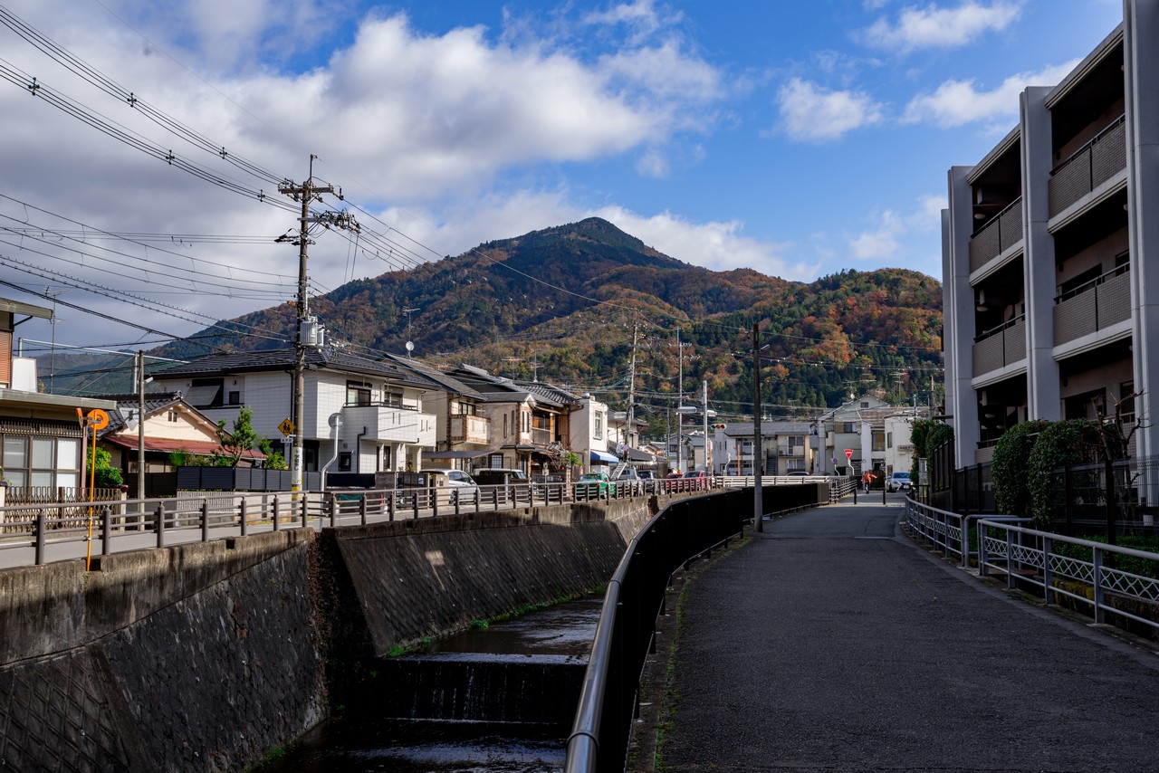 修学院付近から見た比叡山