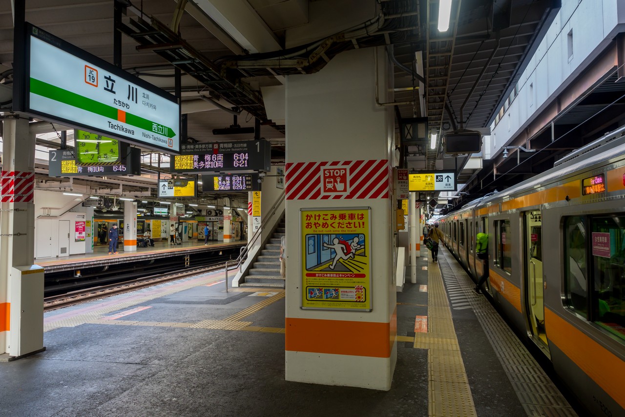 立川駅の青梅線ホーム