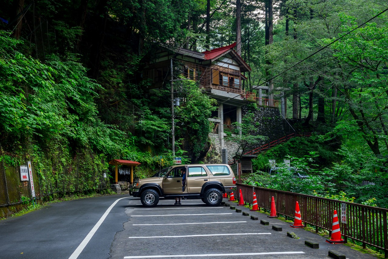 一石山神社の駐車場