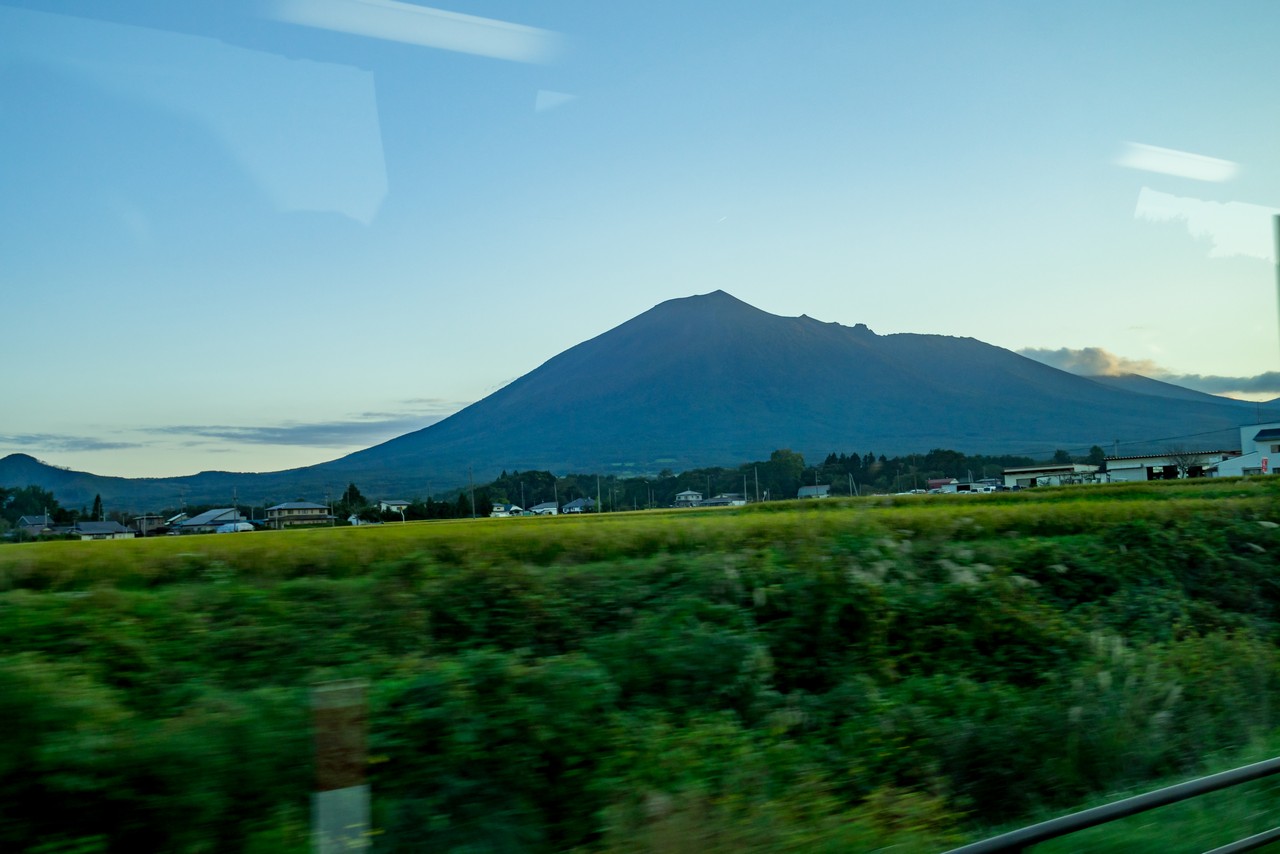 バスの車窓から見た岩手山