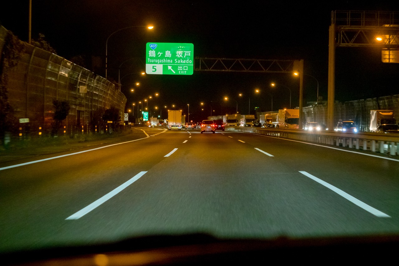 夜の関越自動車道
