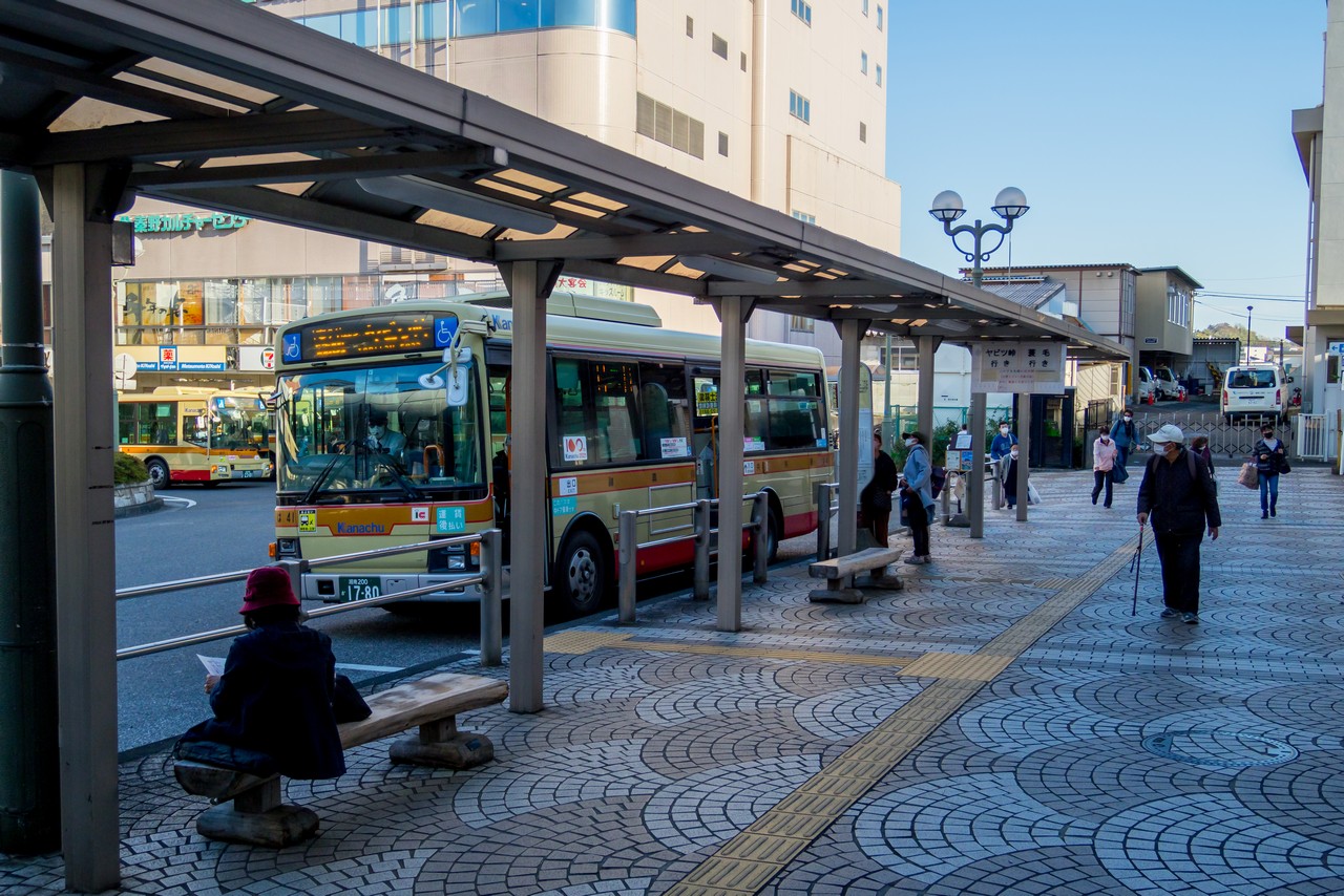 秦野駅のバス乗り場