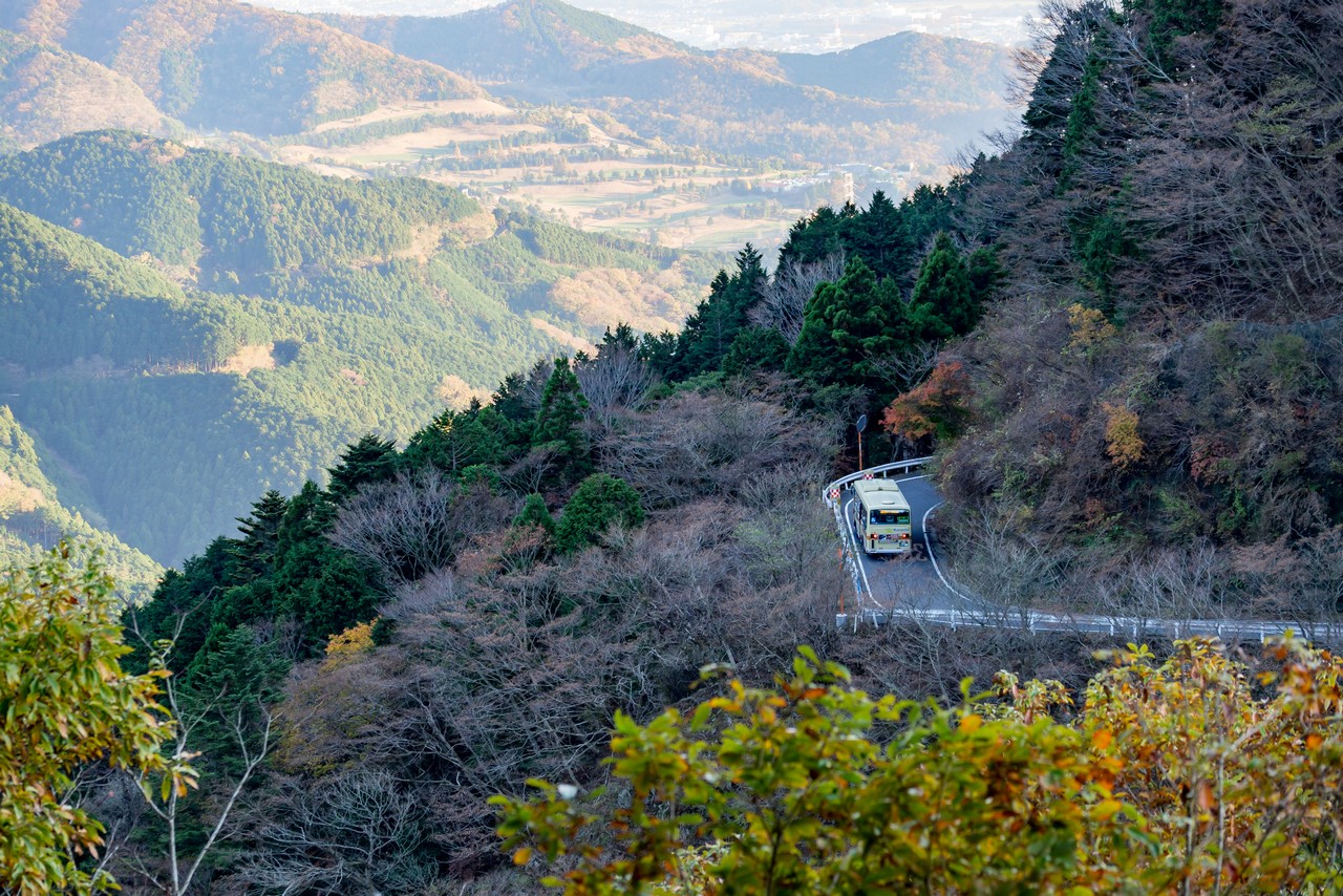 ヤビツ峠から山を下る秦野行きのバス