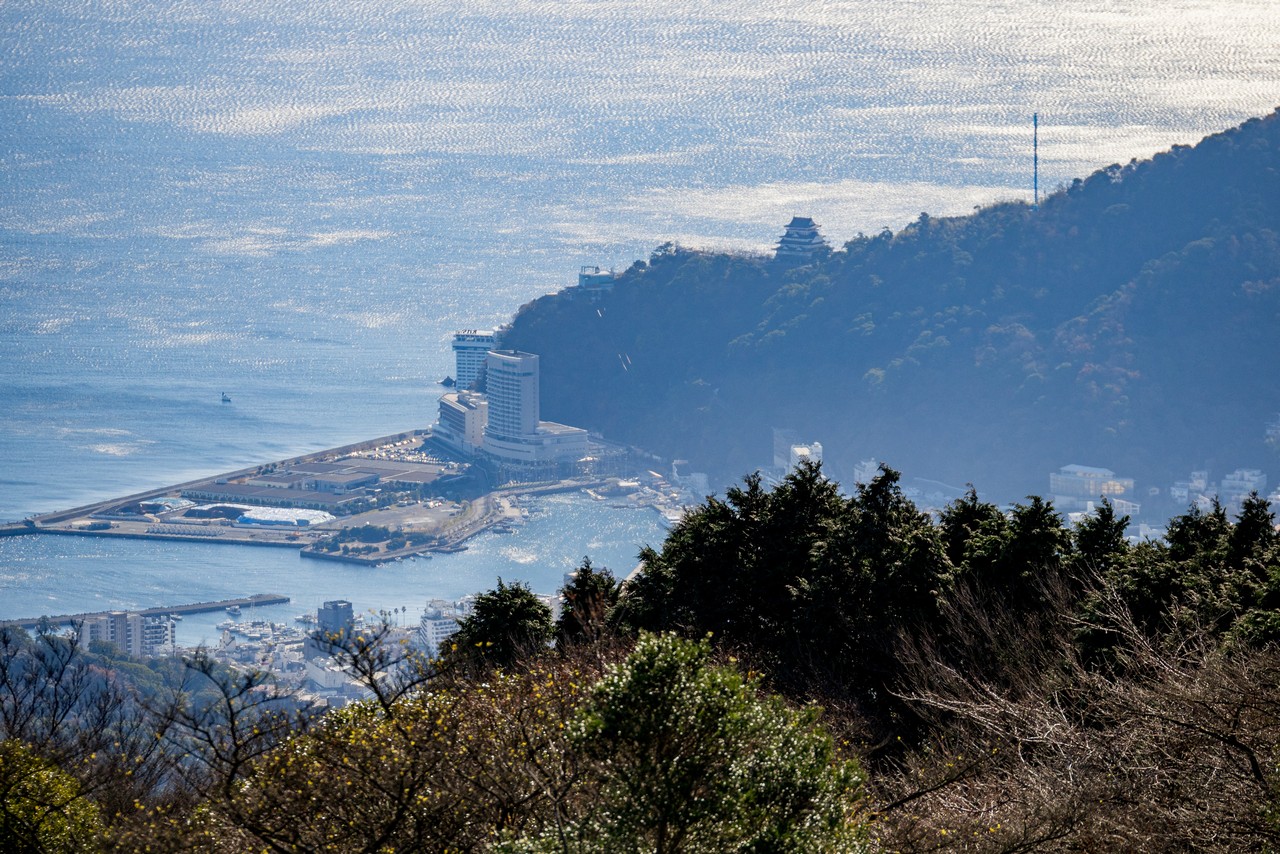 十国峠から見た熱海城