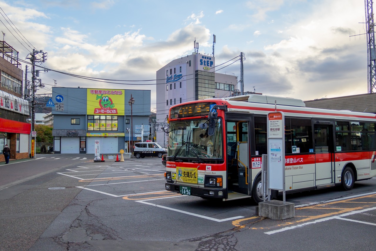 新松田駅に停車する地蔵堂行きのバス