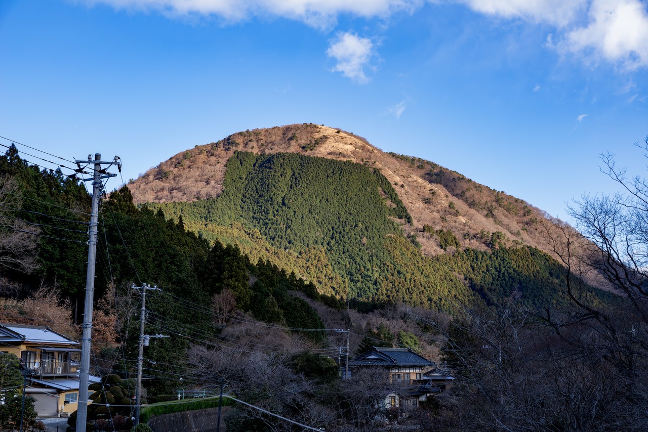 地蔵堂付近から見た矢倉岳