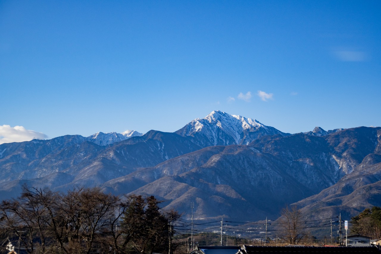 中央本線の車窓から見た甲斐駒ヶ岳