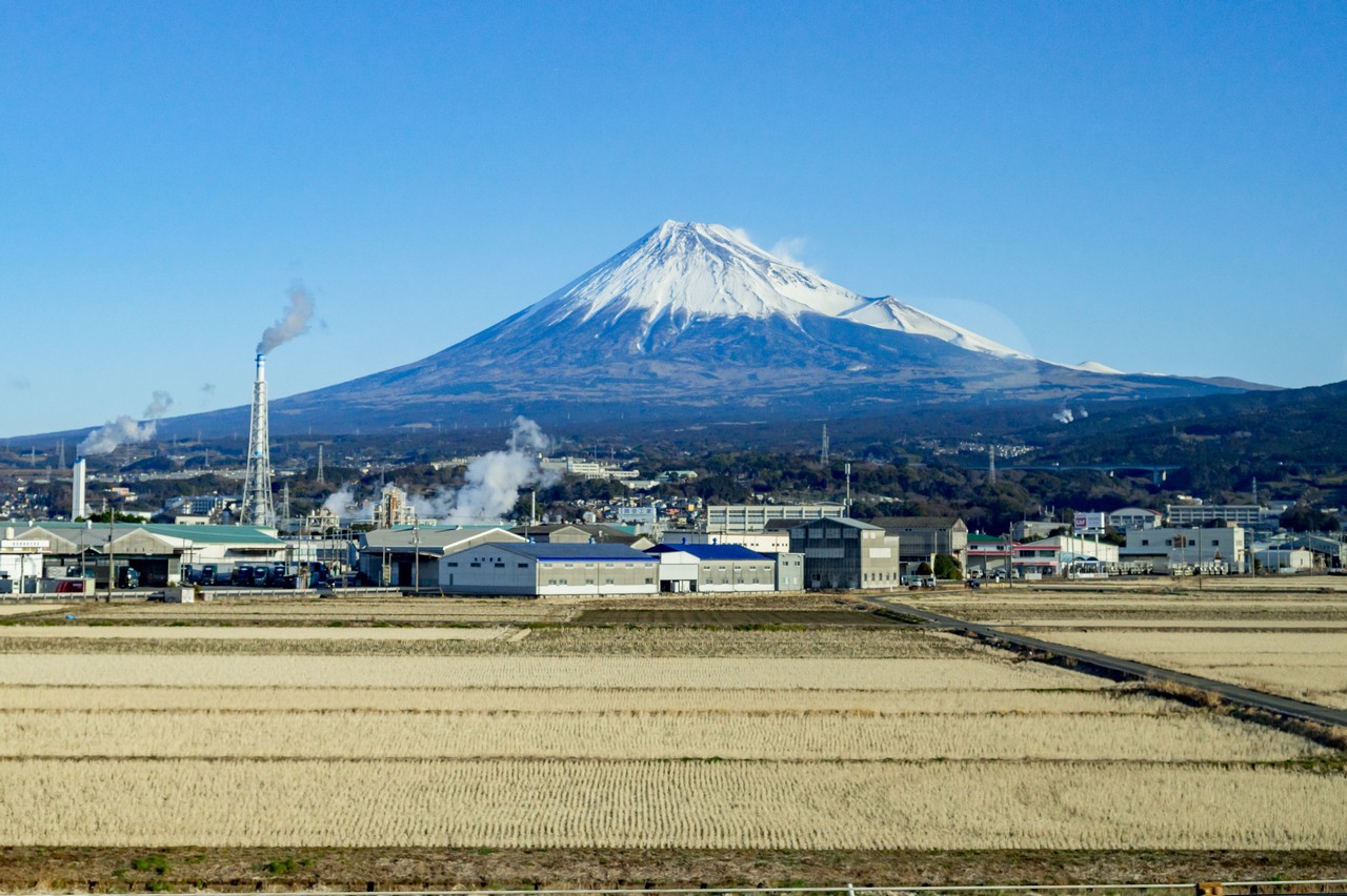 東海道新幹線の車窓から見た富士山