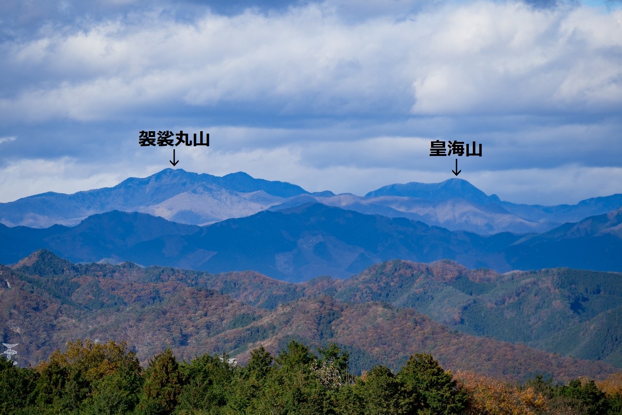 行道山から見た袈裟丸山と皇海山