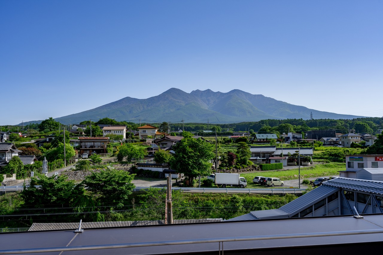 小淵沢駅から見た南八ヶ岳