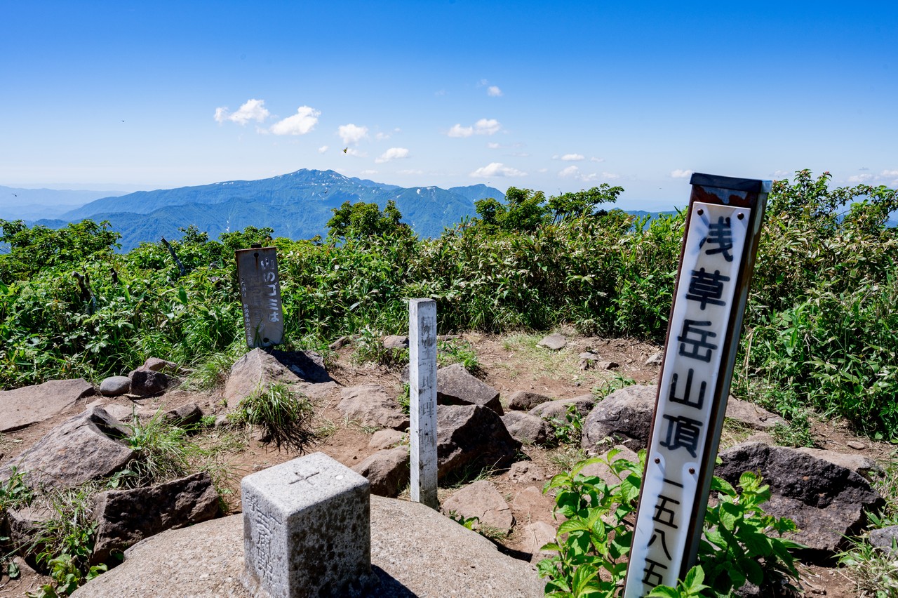 浅草岳の山頂