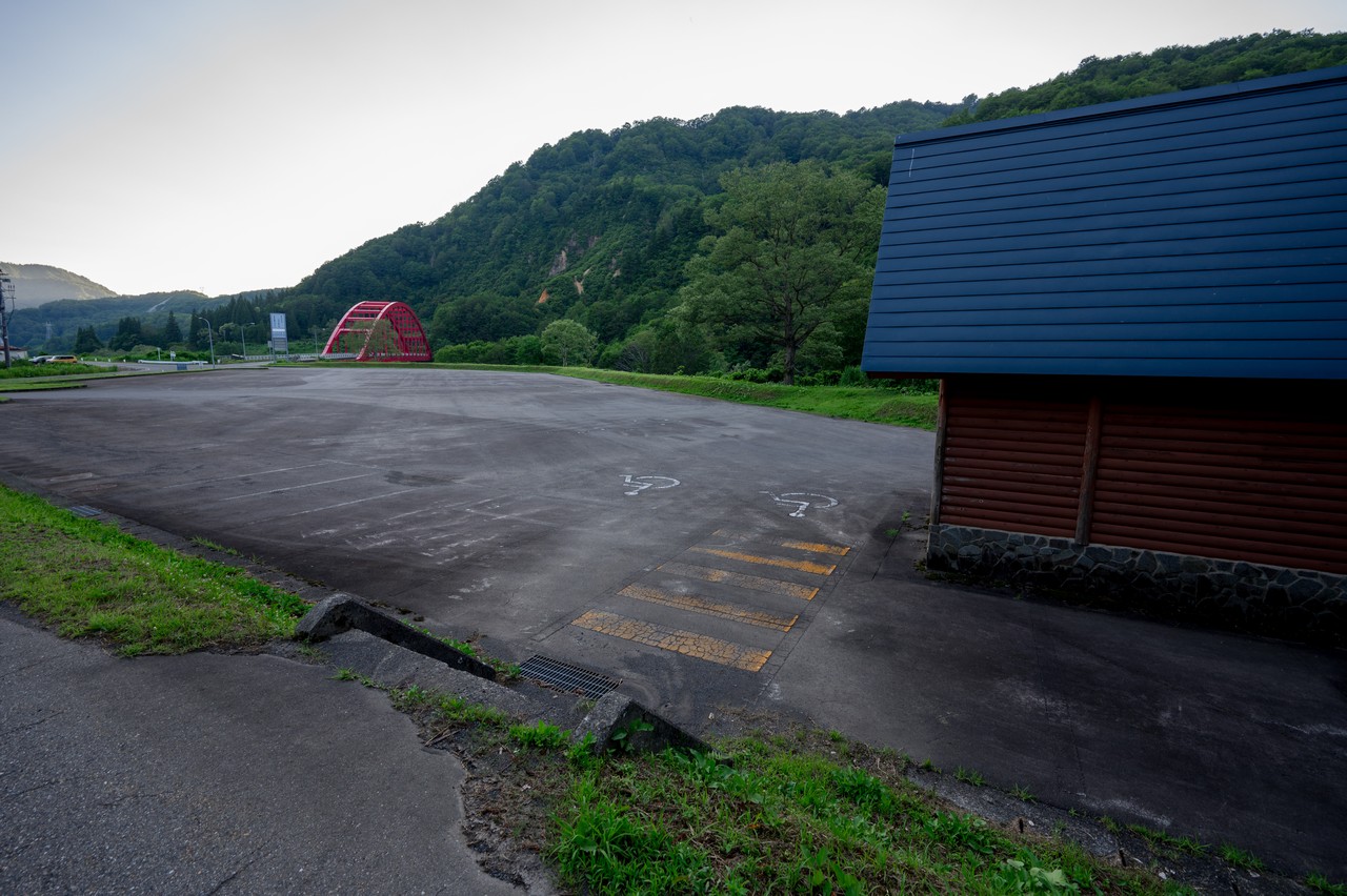 ムジナ沢登山口の駐車場