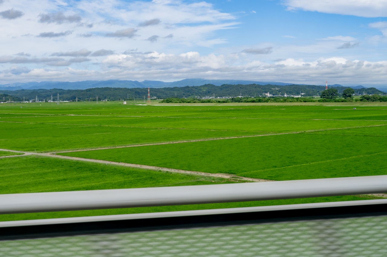 新幹線の車窓から見た奥羽山脈
