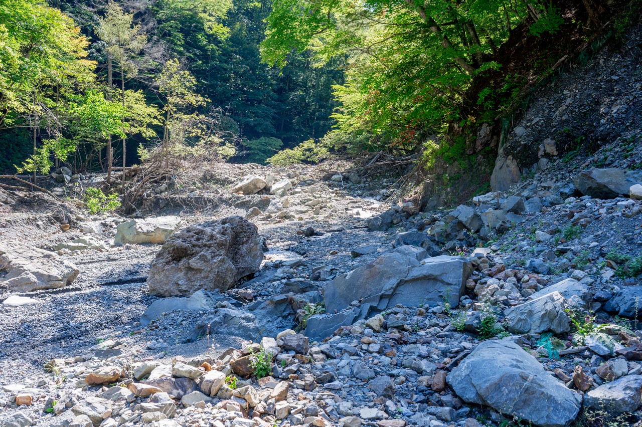 釜無川林道　３番目の崩落地の河原