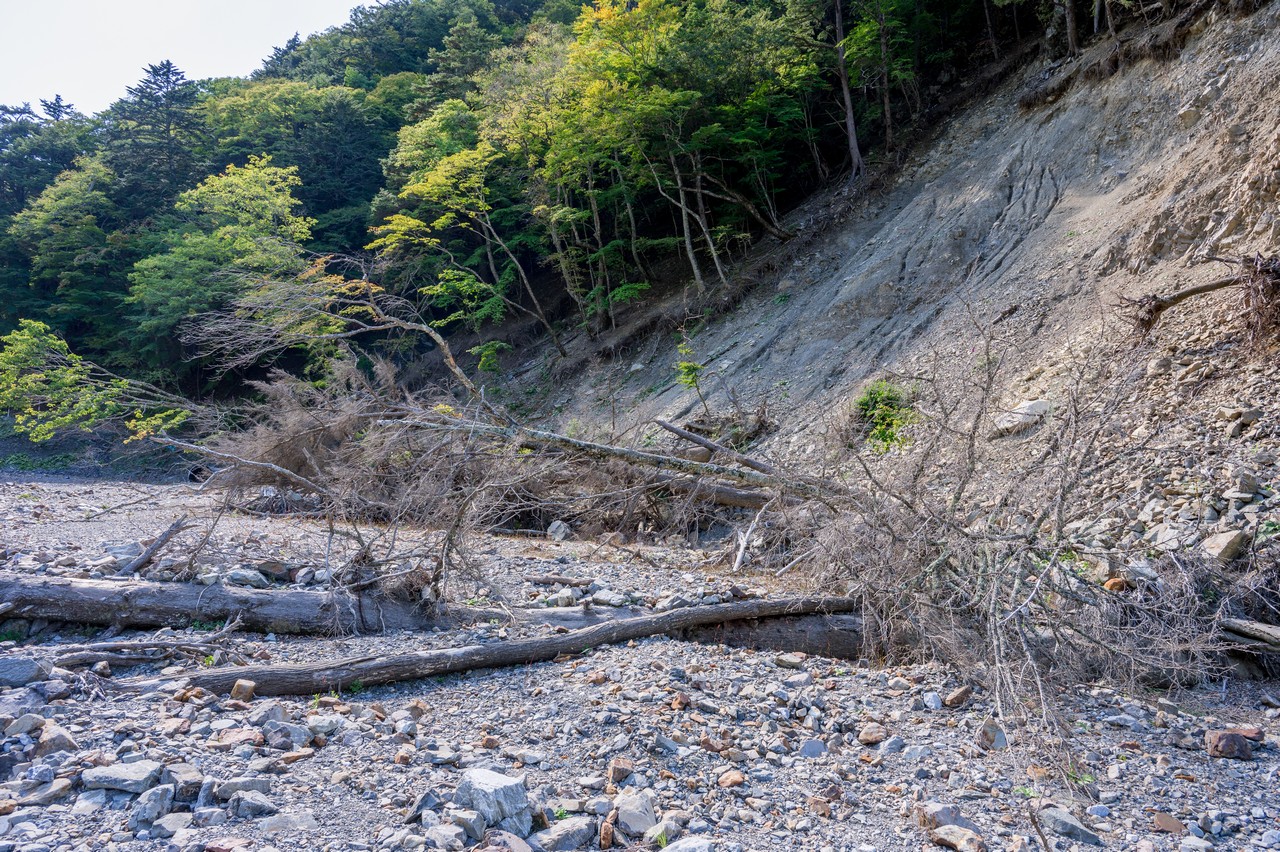 釜無川林道　４番目の崩落地の河原