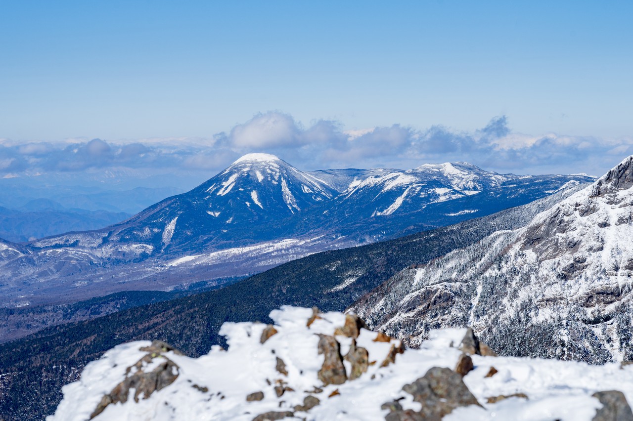 権現岳から見た冬の蓼科山