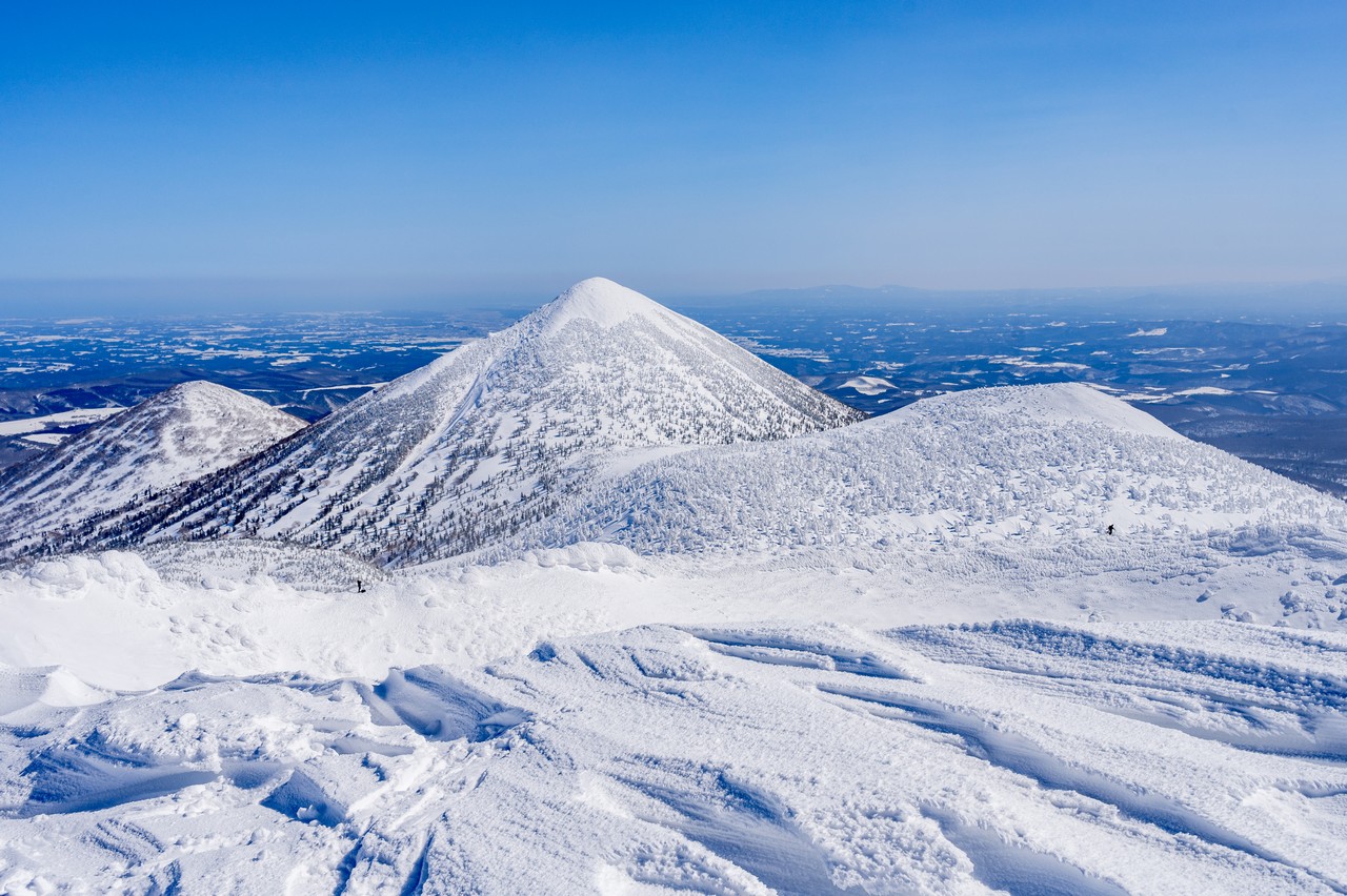 冬の八甲田山大岳から見た高田大岳