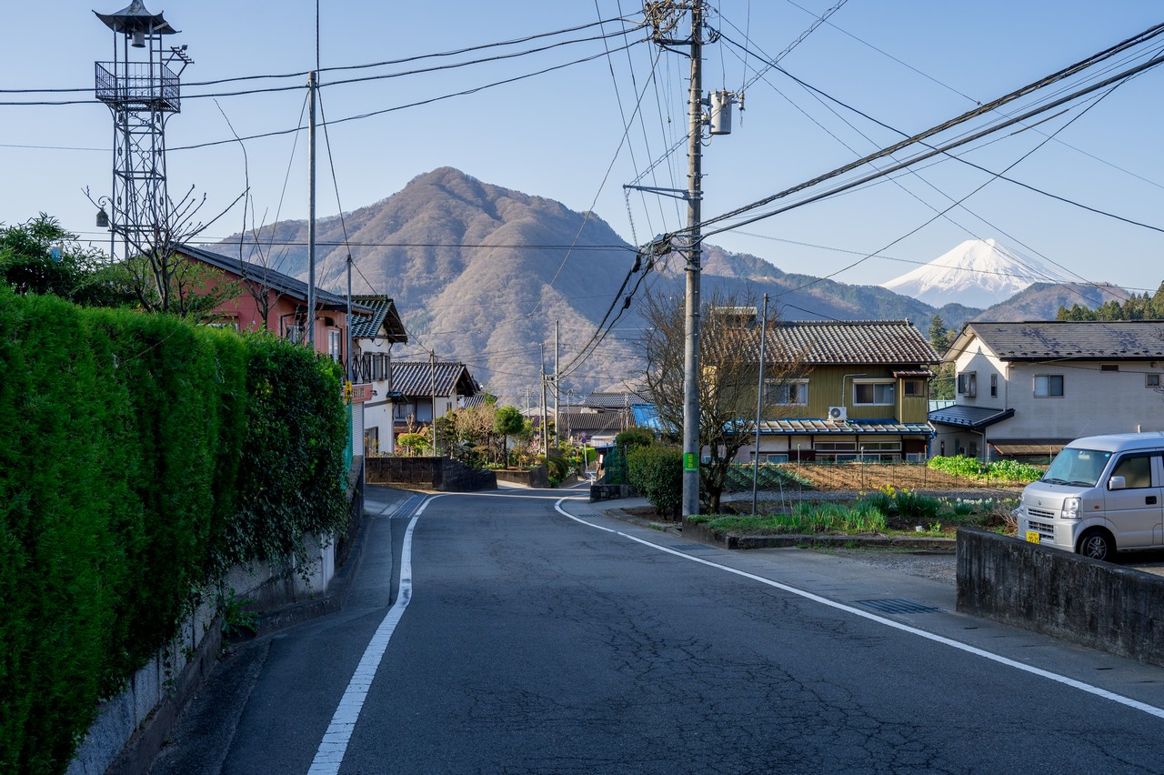 上真木バス停から見た富士山
