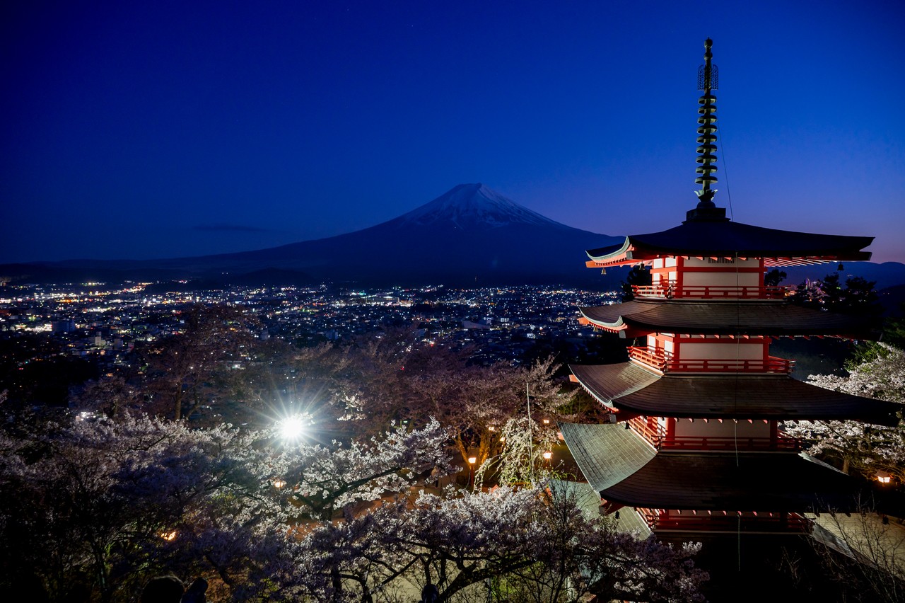 新倉山浅間公園から見た富士山と五重塔