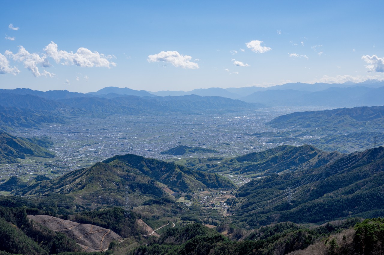鈴庫山から見た甲府盆地