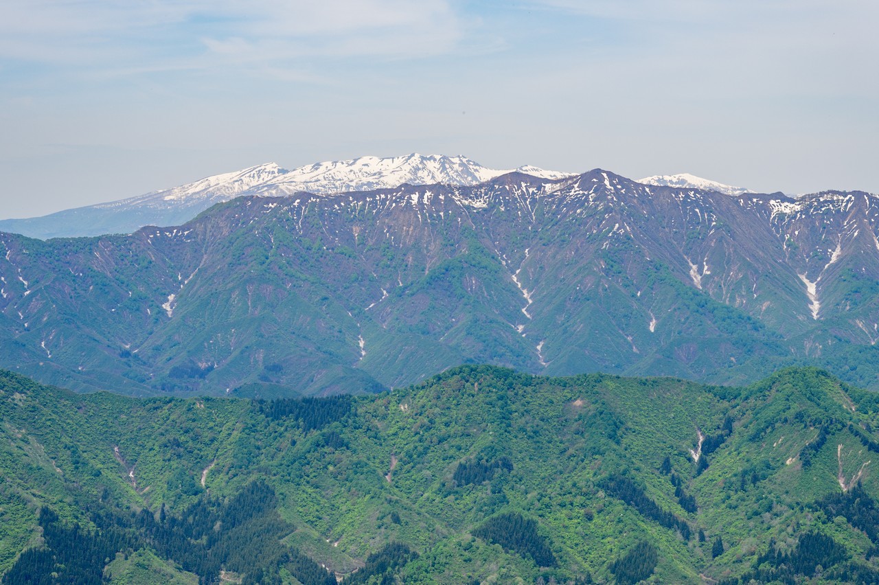 笠倉山から見た守門岳