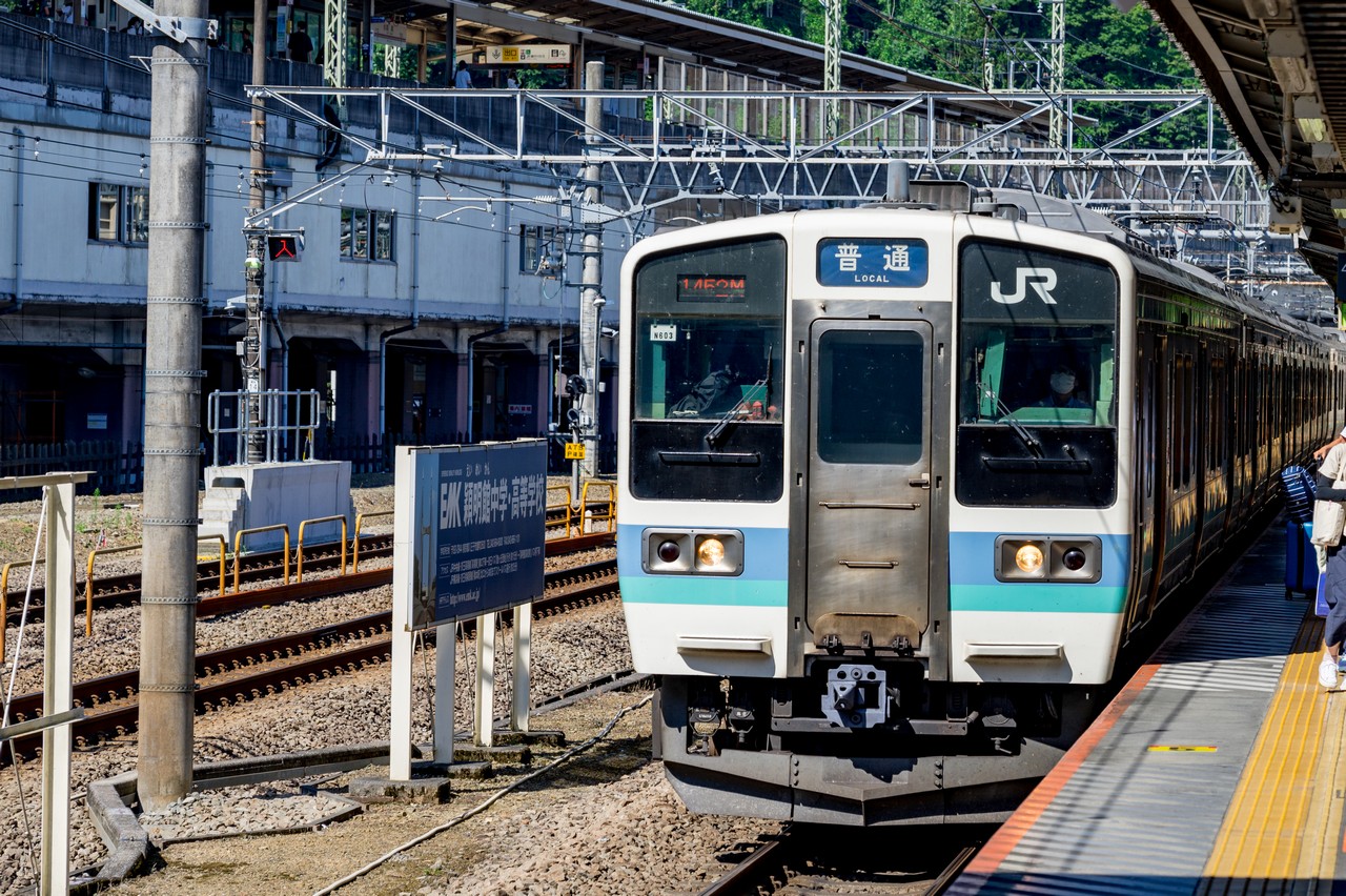 ＪＲ高尾駅に入線する中央本線２１１系