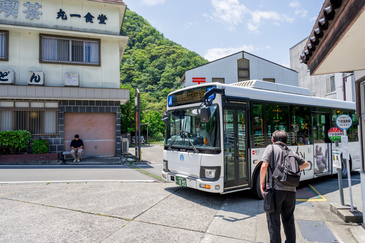 奈良田温泉行きの早川町営バス