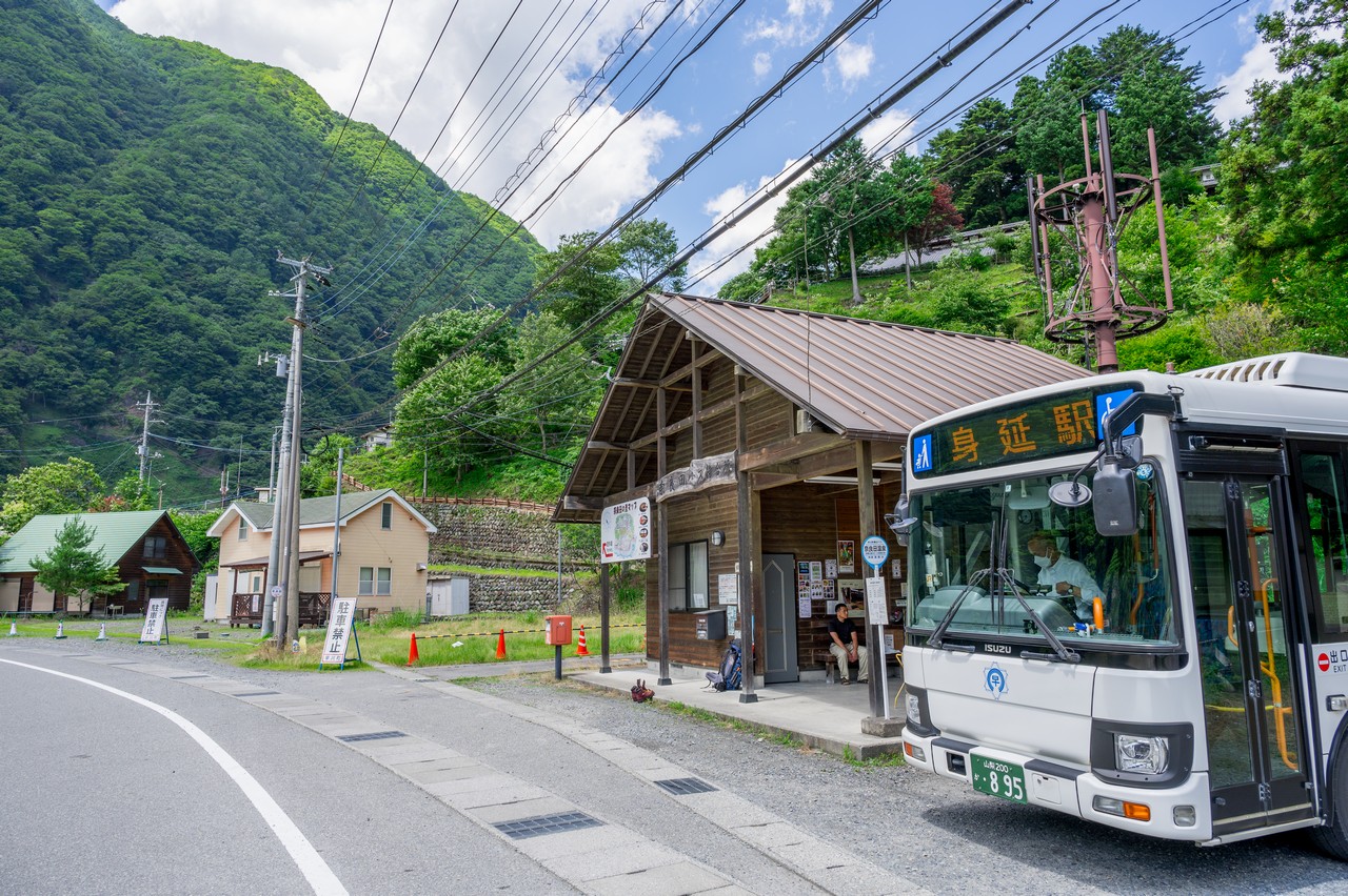 奈良田温泉バス停
