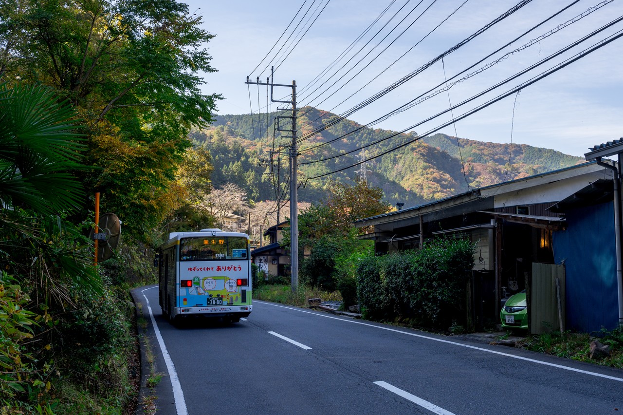 秋山地区を走る路線バス
