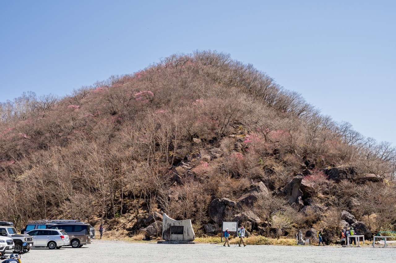 鳥居峠から見た篭山