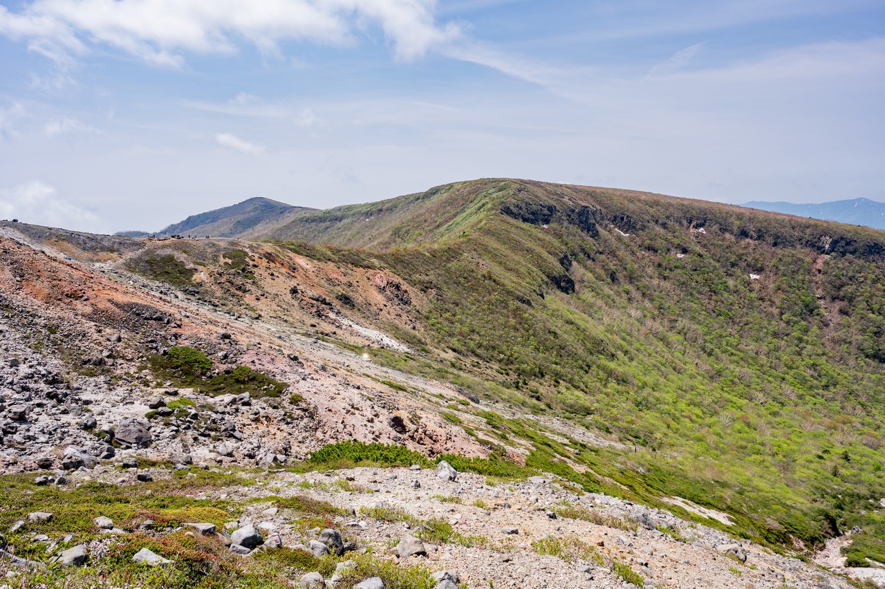 牛ヶ首付近から見た南月山