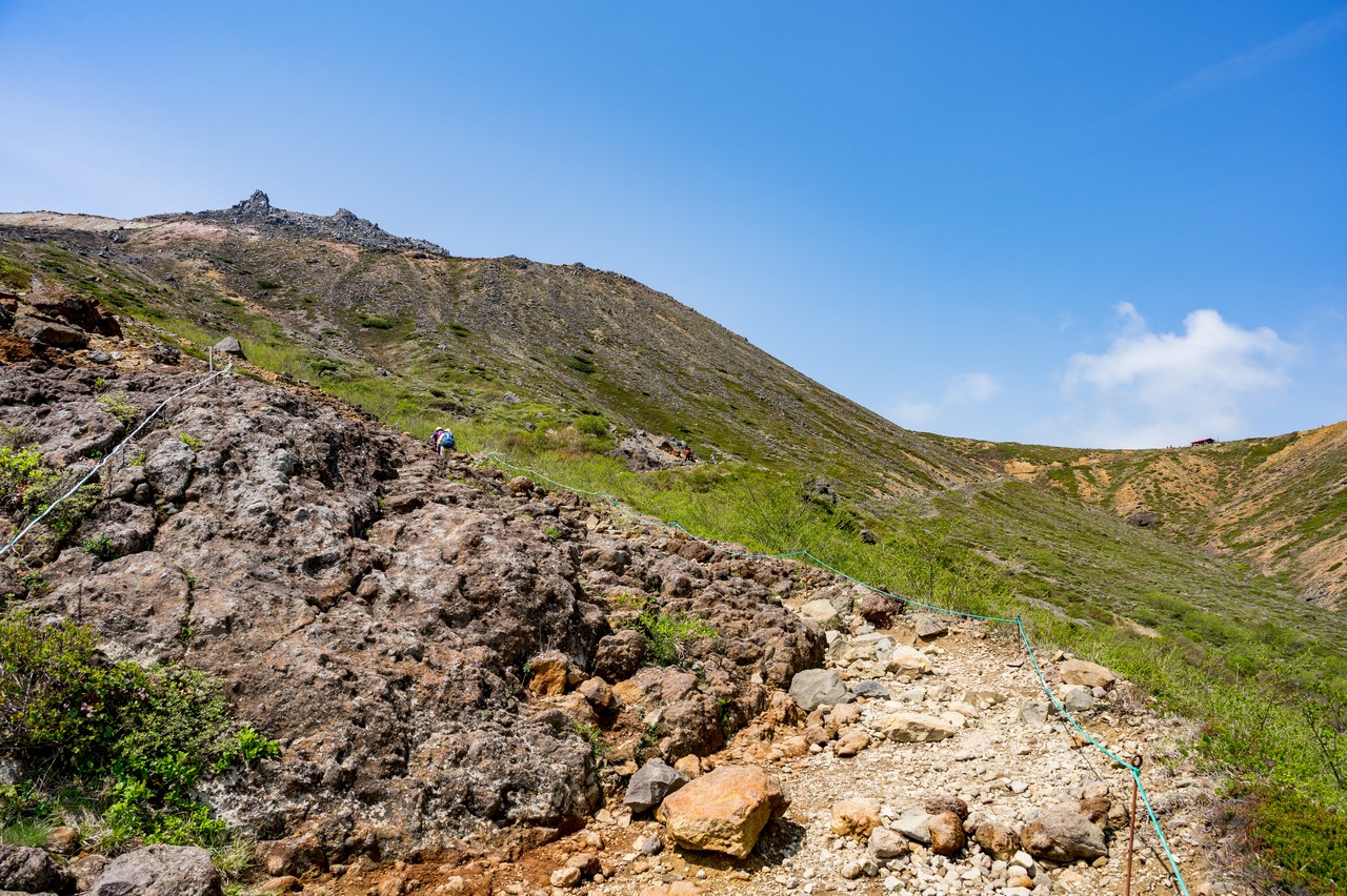 茶臼岳の登山道