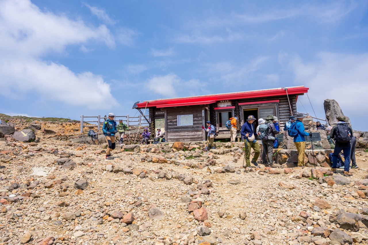 峠の茶屋跡避難小屋