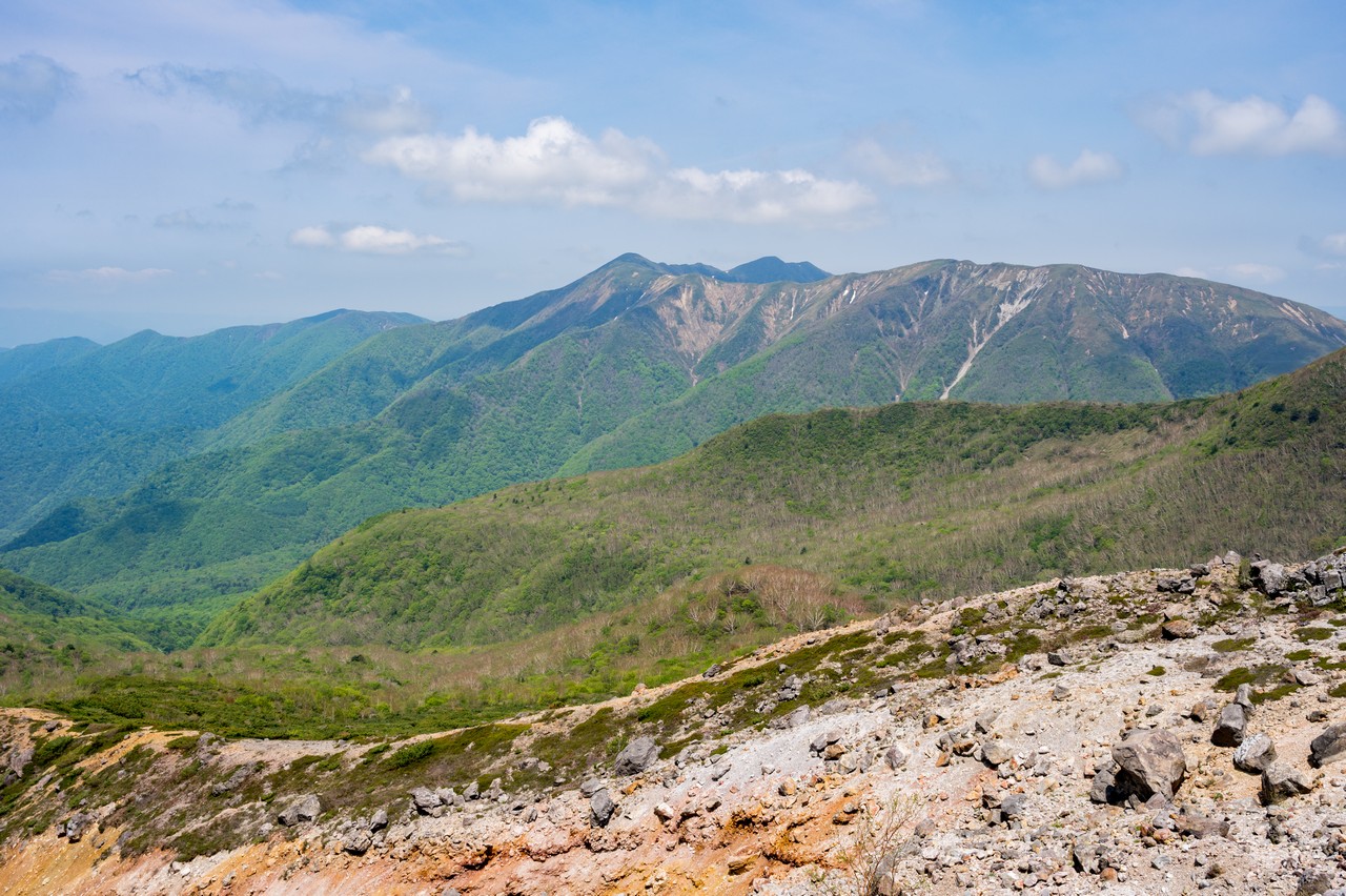 茶臼岳から見た裏那須三山