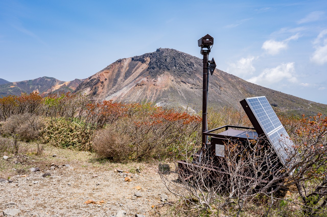 那須岳火山監視局と茶臼岳