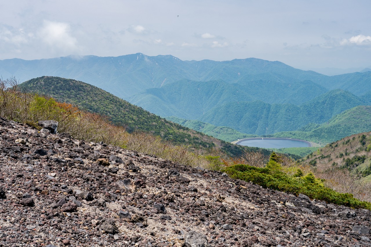 南月山から見た男鹿山塊