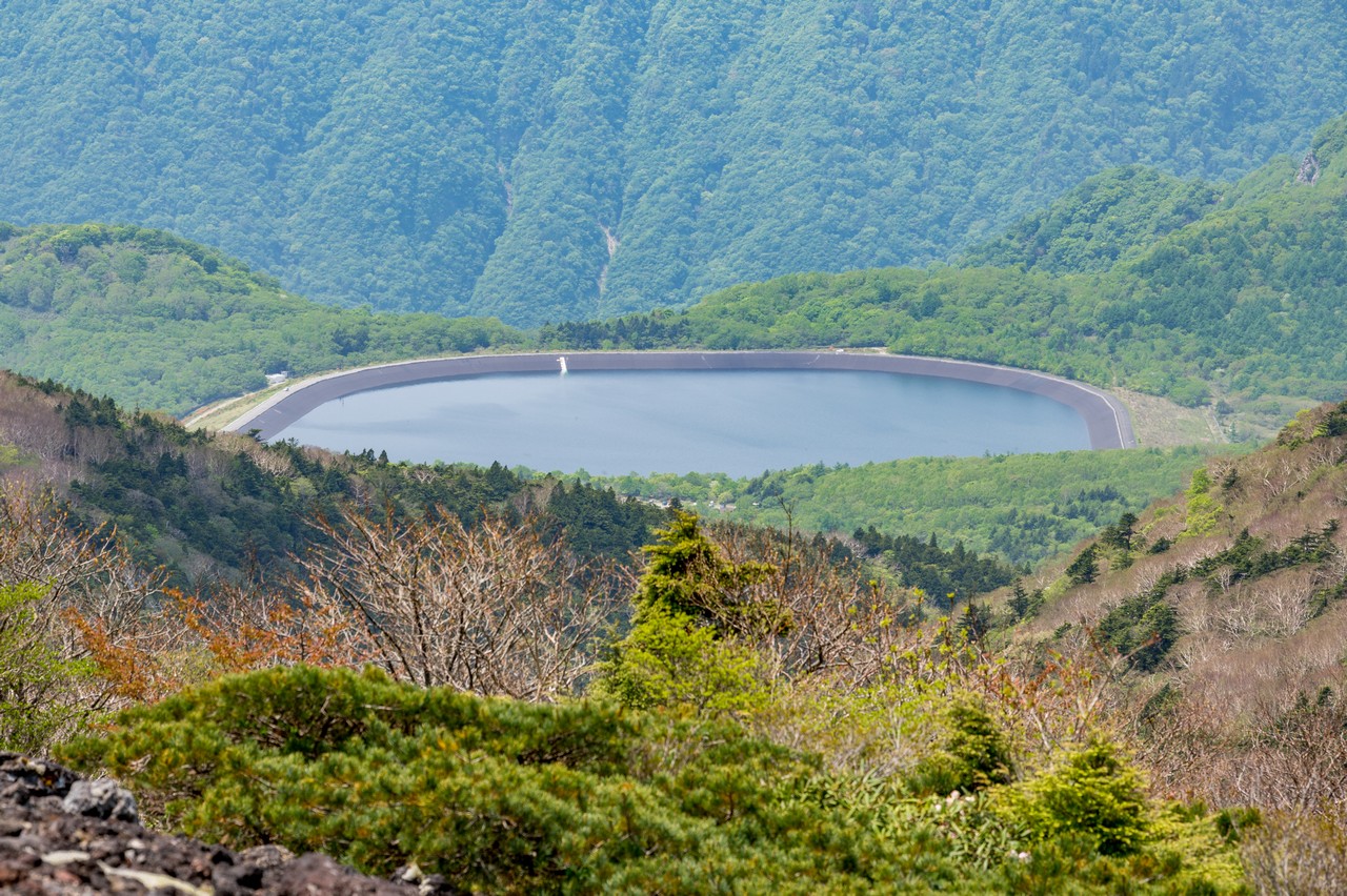南月山から見た沼ッ原池