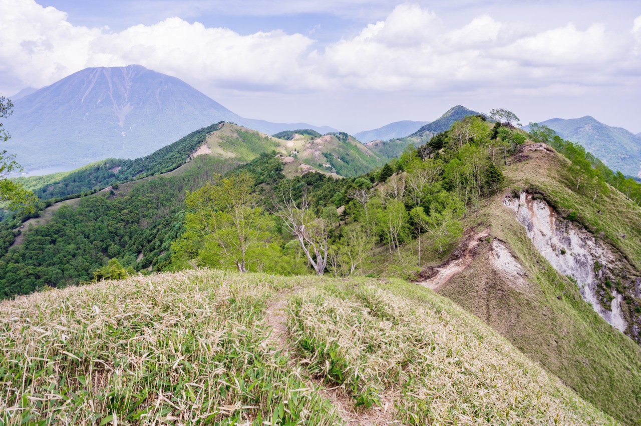 黒檜岳と社山の間の稜線