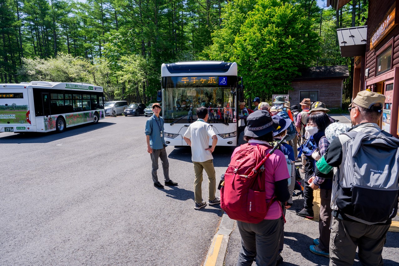千手ヶ浜行きの電気バス
