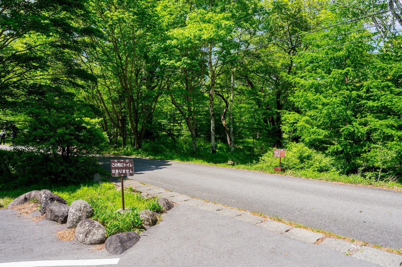 千手ヶ浜バス停付近の道路