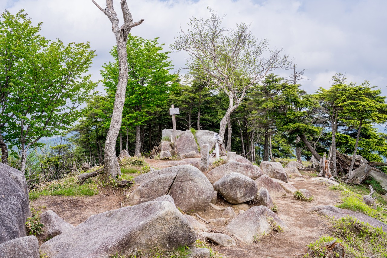 社山の山頂