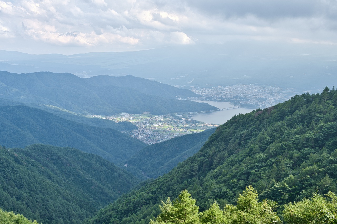 御坂山近くの鉄塔からの展望