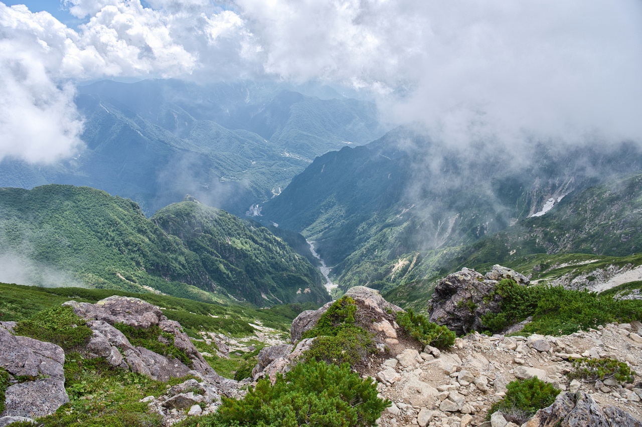 笠ヶ岳の稜線上からの眺め