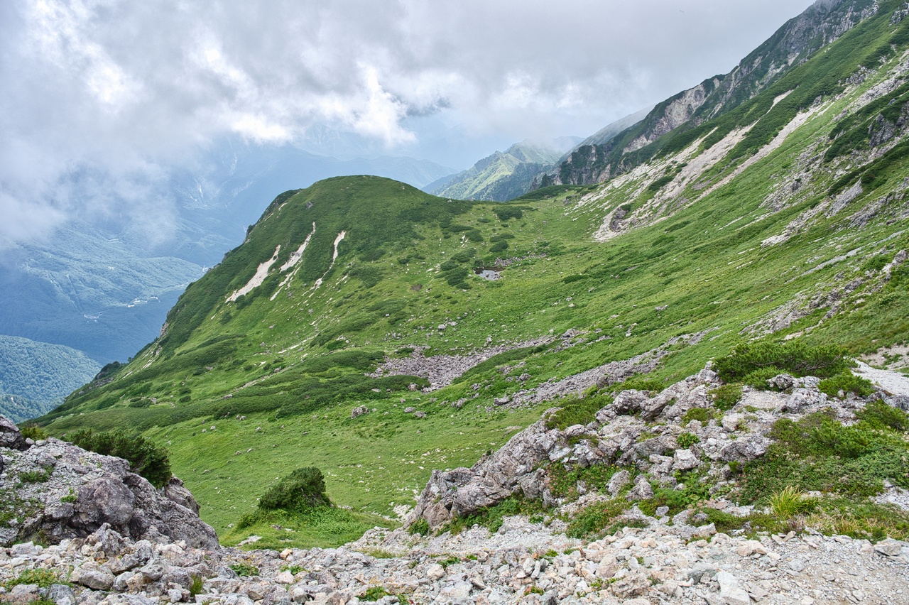 笠ヶ岳山頂直下の播隆平