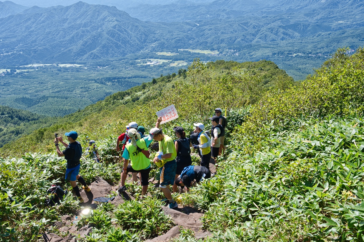 飯縄山 南、西登山道分岐