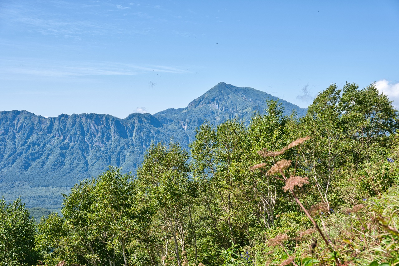 飯縄山から見た高妻山
