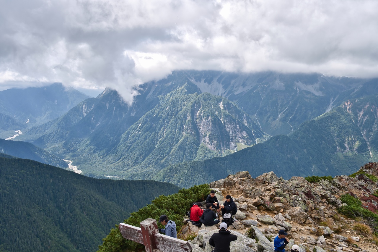 常念岳山頂からの展望