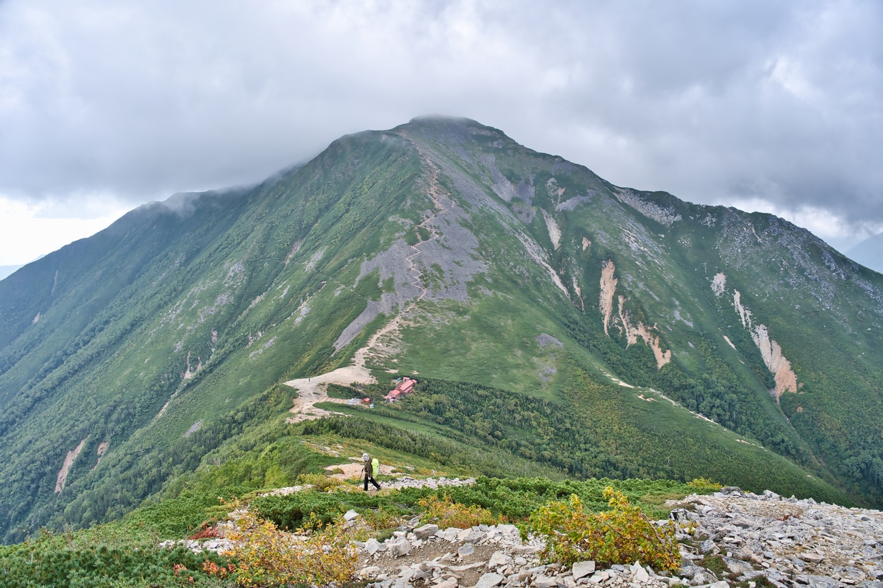 横通岳から見た常念岳