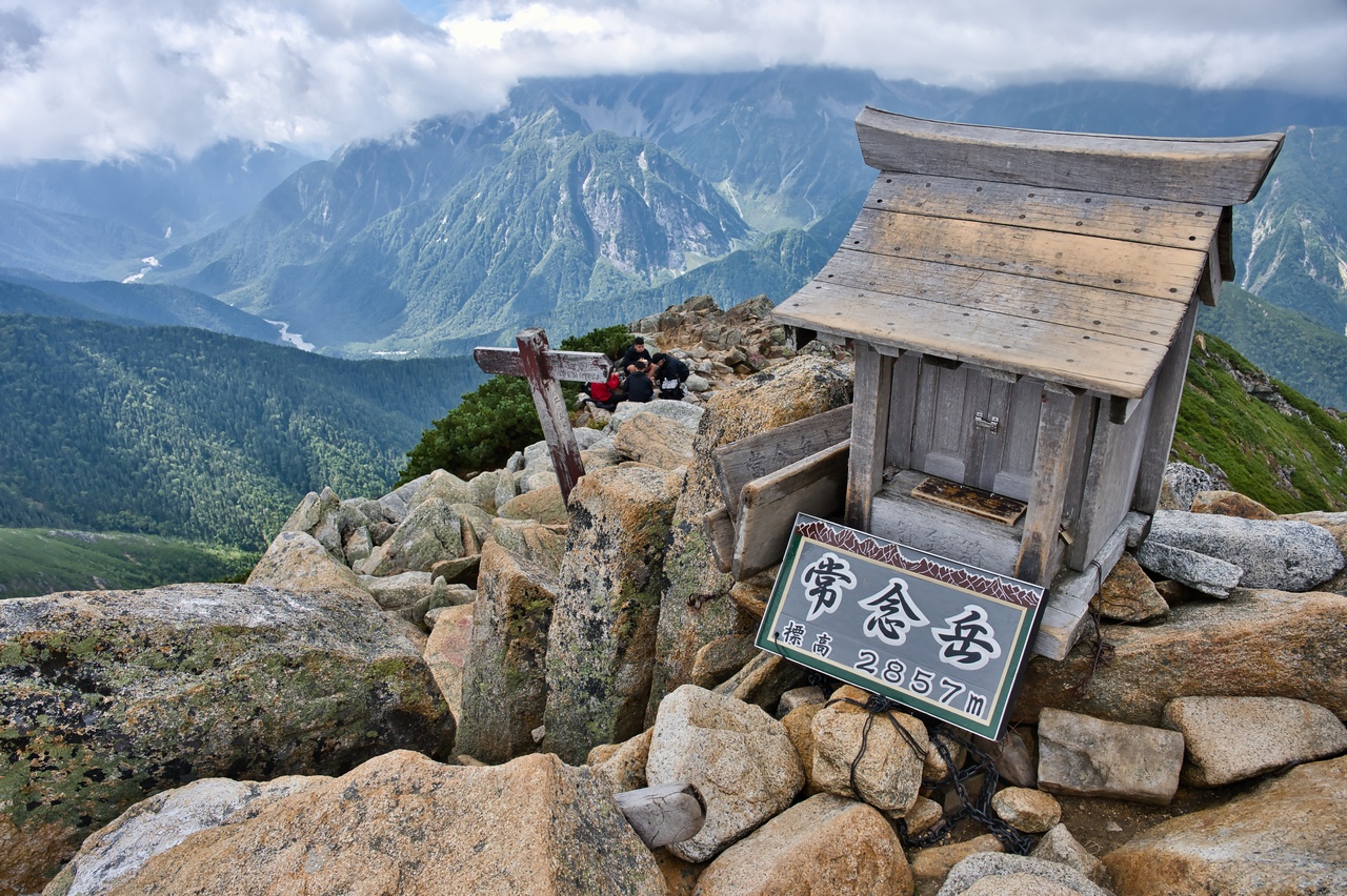 常念岳の山頂